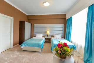 Отель Phoenicia Grand Hotel Бухарест Улучшенный двухместный номер с 2 отдельными кроватями-5